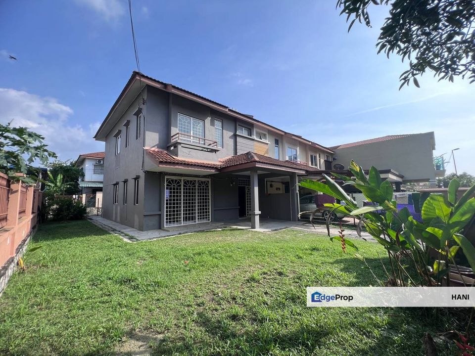 Saujana Utama Double Storey End Lot (With Extra Land Area), Selangor, Sungai Buloh
