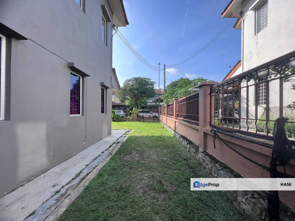 Saujana Utama Double Storey End Lot (With Extra Land Area), Selangor, Sungai Buloh