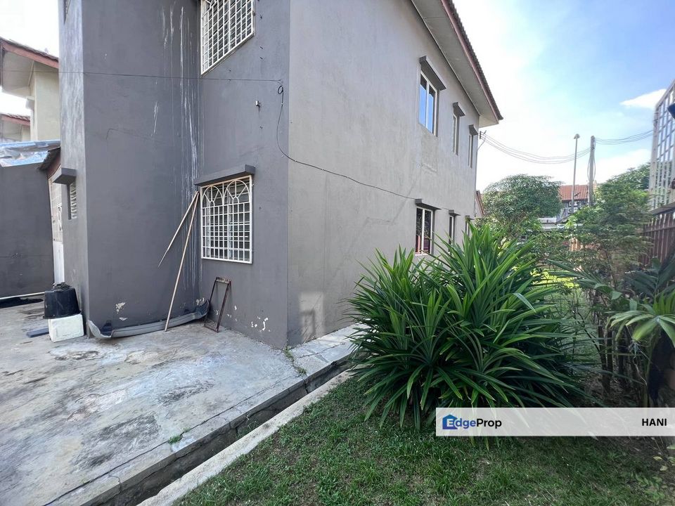Saujana Utama Double Storey End Lot (With Extra Land Area), Selangor, Sungai Buloh