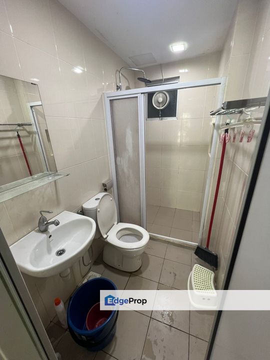 Female unit Middle Room for rent Parklane oug non partition unit direct bus to midvalley n walking distance to lrt n bus station, Kuala Lumpur, Taman OUG