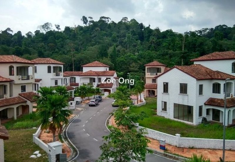 3 Storey Bglw Near Forest , Guarded