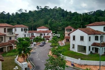 3 Storey Bglw Near Forest , Guarded