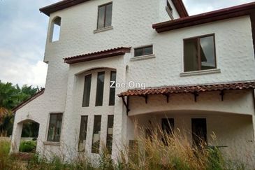 3 Storey Bglw Near Forest , Guarded