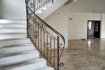 3 Storey Bglw Near Forest , Guarded