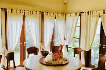 Corner Renovated Guarded Gated Small Community 