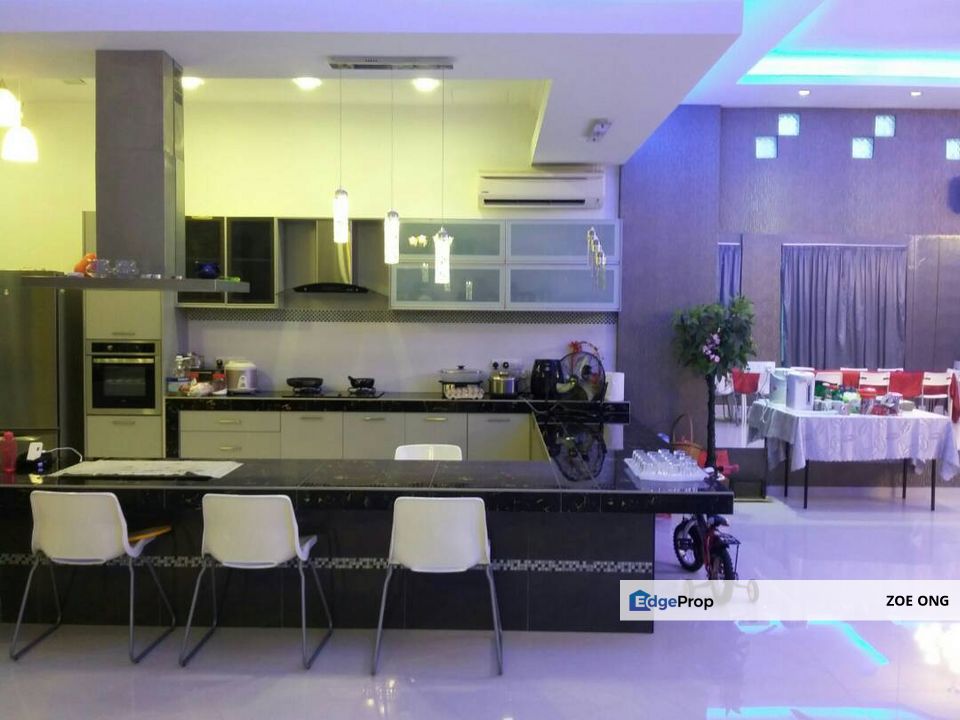 11 Rooms Spacious Bungalow, Guarded, Selangor, Kota Damansara