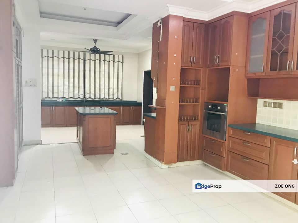 3 Storey Bglw, big Garden , Gated Guarded, Selangor, Kota Damansara