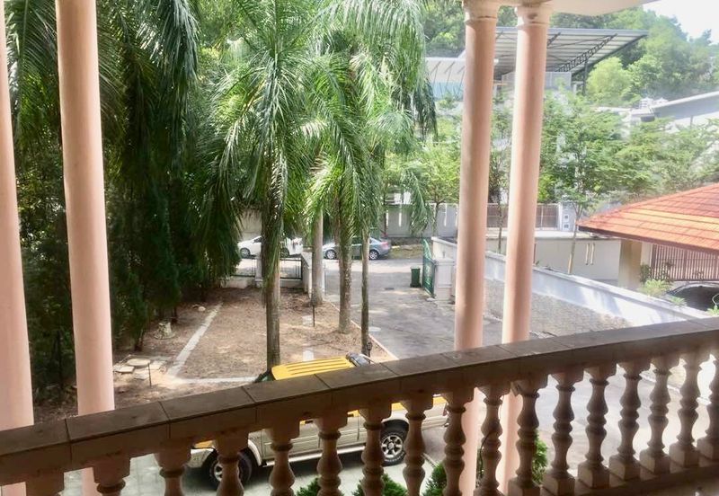 Big Garden Ample Car Parks Many Rooms