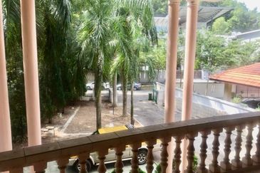 Big Garden Ample Car Parks Many Rooms