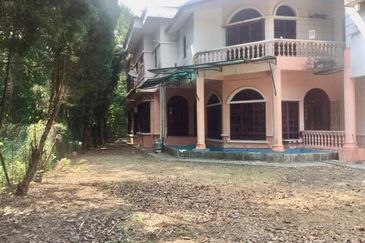 Big Garden Ample Car Parks Many Rooms