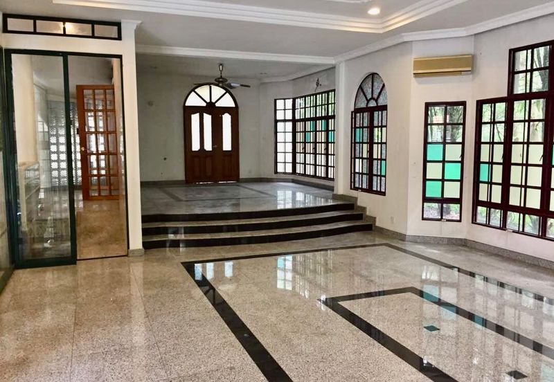 Big Garden Ample Car Parks Many Rooms