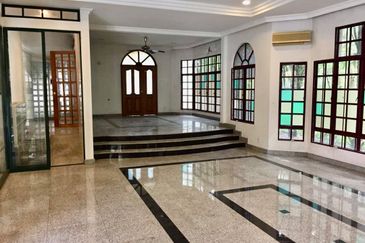 Big Garden Ample Car Parks Many Rooms