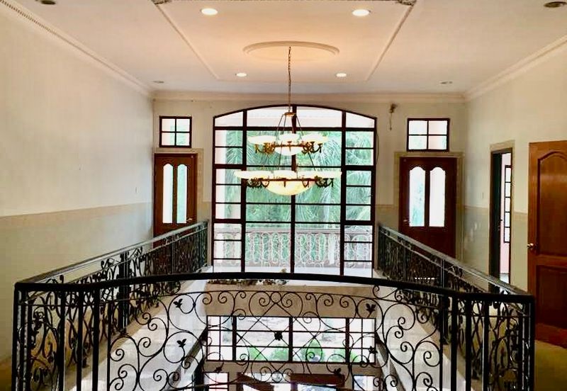 Big Garden Ample Car Parks Many Rooms