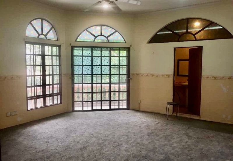 Big Garden Ample Car Parks Many Rooms