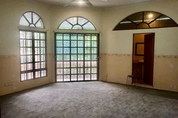 Big Garden Ample Car Parks Many Rooms