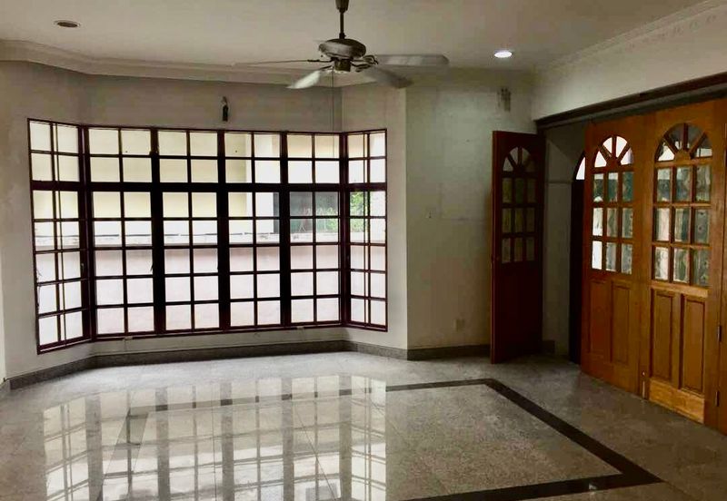 Big Garden Ample Car Parks Many Rooms