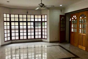 Big Garden Ample Car Parks Many Rooms