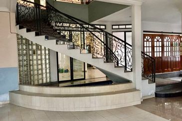 Big Garden Ample Car Parks Many Rooms