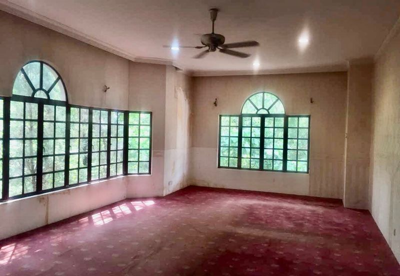 Big Garden Ample Car Parks Many Rooms