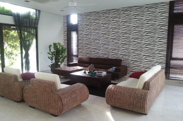 Modern Design Bglw With Pool and Many Rooms