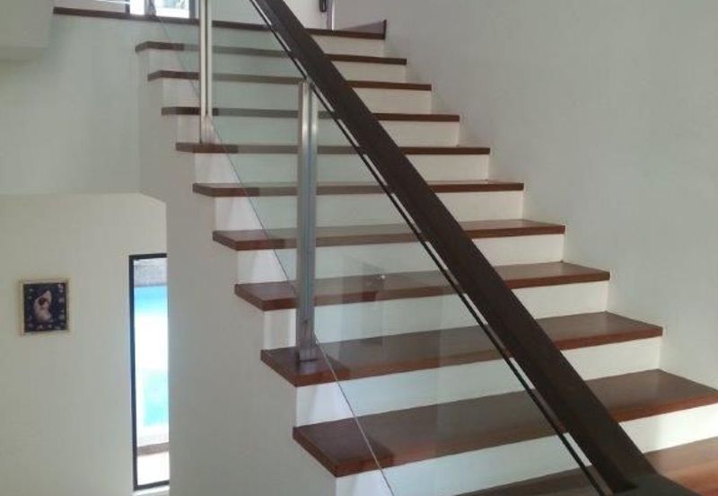 Modern Design Bglw With Pool and Many Rooms