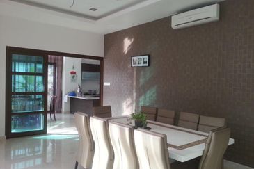 Modern Design Bglw With Pool and Many Rooms