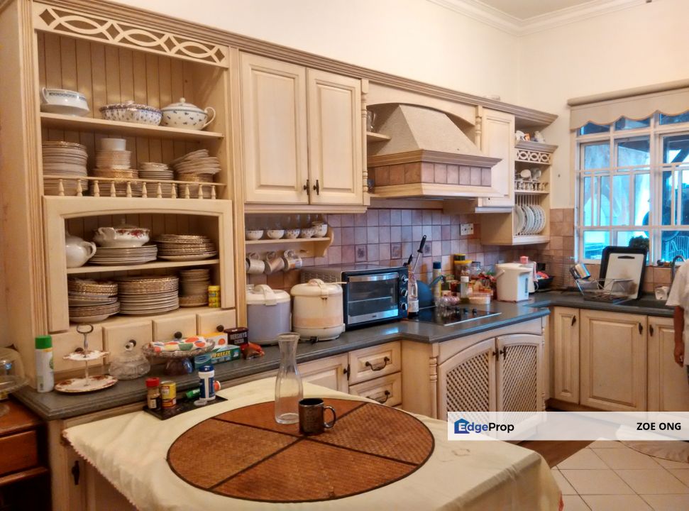 2.5 Sty Semi D Guarded Gated Area 6 rooms, Selangor, Kota Damansara