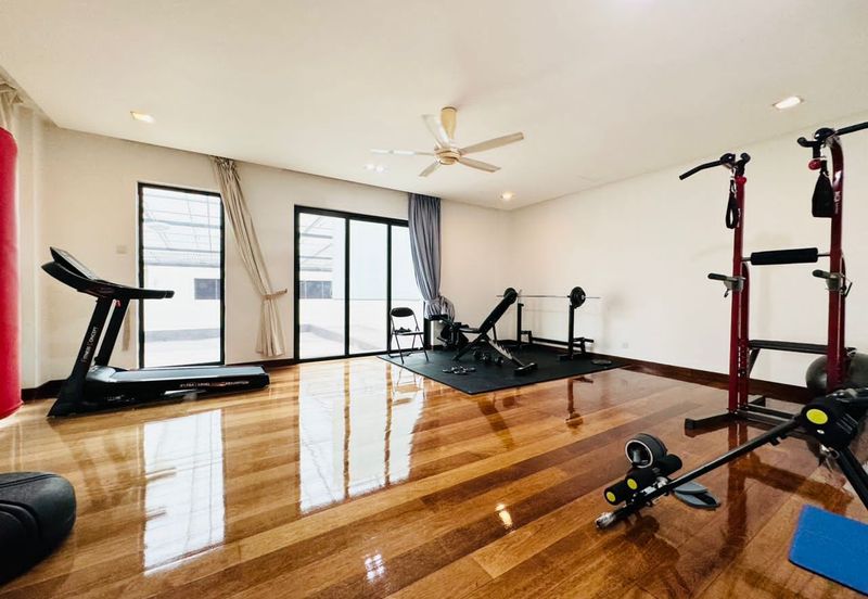 Modern Design Bglw With Pool and Many Rooms