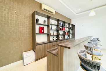 Modern Design Bglw With Pool and Many Rooms