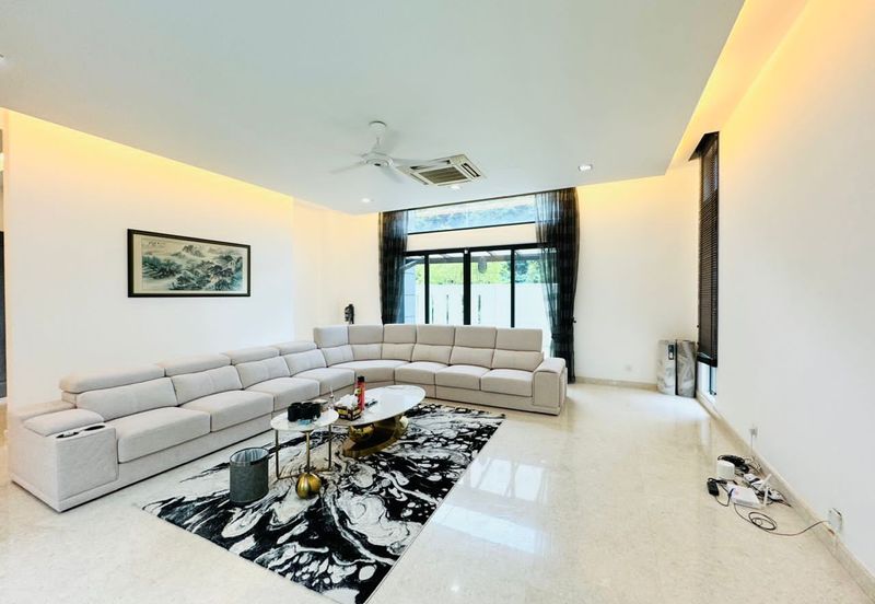 Modern Design Bglw With Pool and Many Rooms