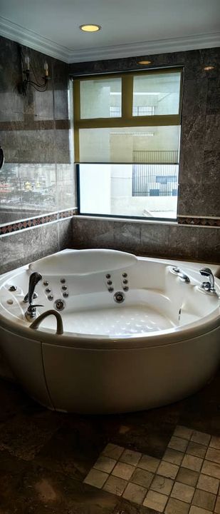 Penthouse with private swimming pool + roof top garden + opposite China Embassy, Kuala Lumpur, Ampang