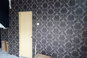 3 Storey End Lot Shop Office In Kristal Klang Commercial Centre, Batu Belah, Klang