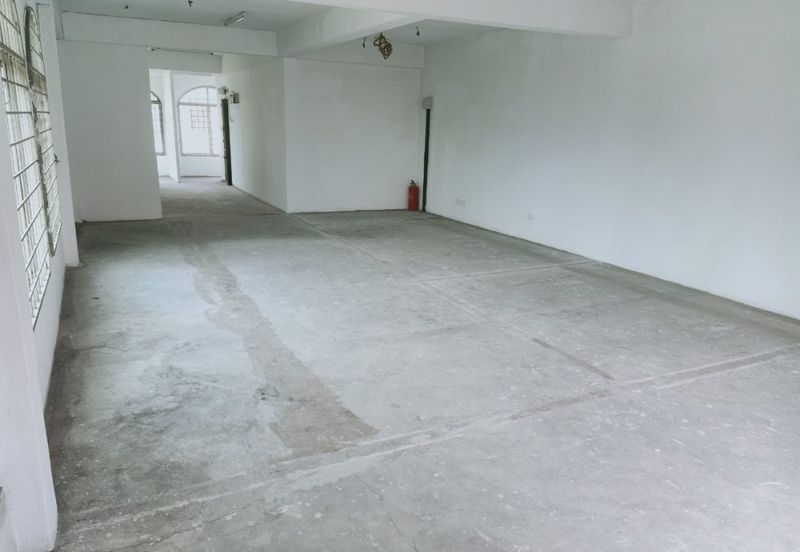 3 Storey End Lot Shop Office In Kristal Klang Commercial Centre, Batu Belah, Klang