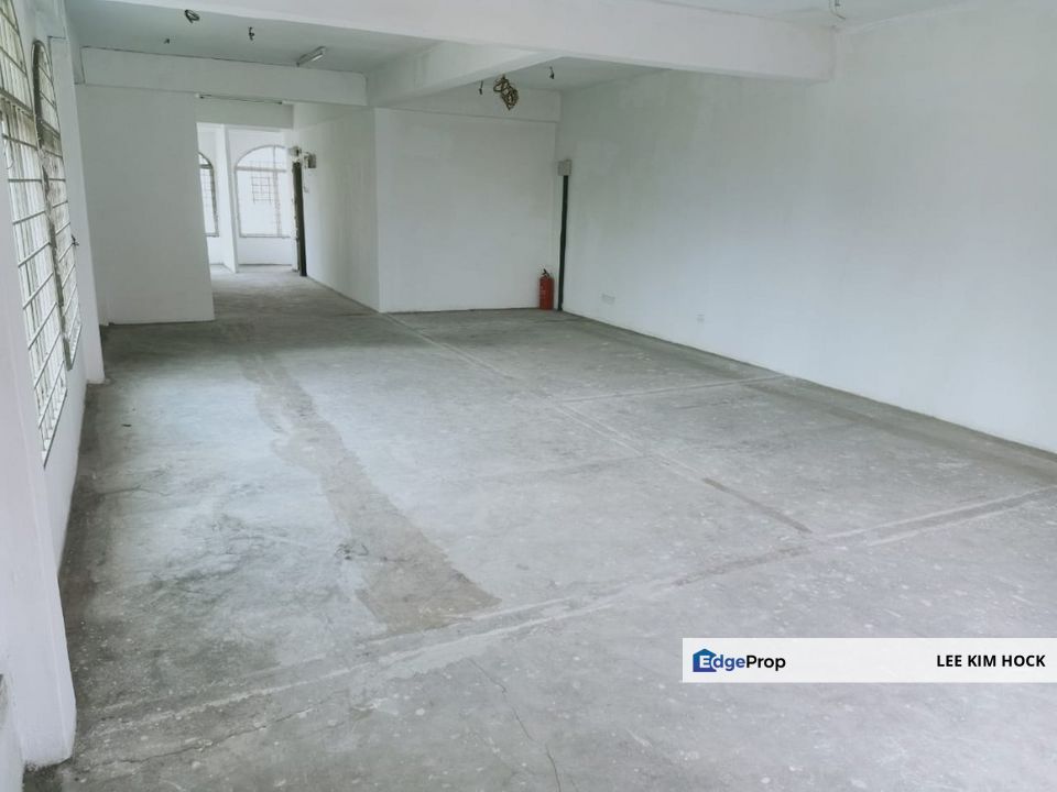 3 Storey End Lot Shop Office In Kristal Klang Commercial Centre, Batu Belah, Klang, Selangor, Klang