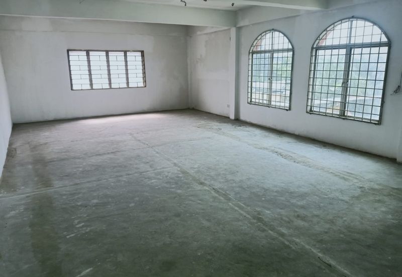 3 Storey End Lot Shop Office In Kristal Klang Commercial Centre, Batu Belah, Klang