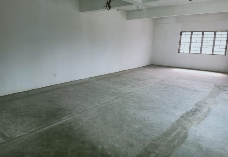 3 Storey End Lot Shop Office In Kristal Klang Commercial Centre, Batu Belah, Klang