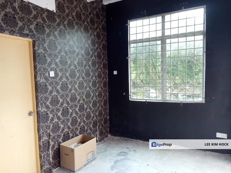 3 Storey End Lot Shop Office In Kristal Klang Commercial Centre, Batu Belah, Klang, Selangor, Klang