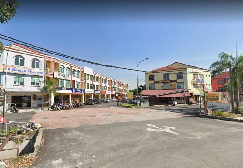 3 Storey End Lot Shop Office In Kristal Klang Commercial Centre, Batu Belah, Klang