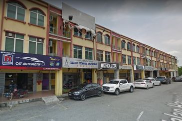 3 Storey End Lot Shop Office In Kristal Klang Commercial Centre, Batu Belah, Klang