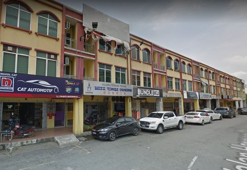 3 Storey End Lot Shop Office In Kristal Klang Commercial Centre, Batu Belah, Klang