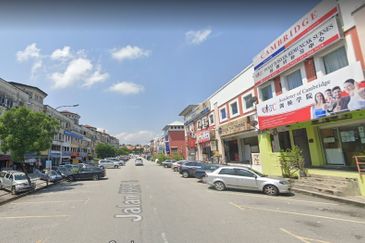 2 Storey End Lot Shop With Big Layout In Bukit Rahman Putra, Sungai Buloh