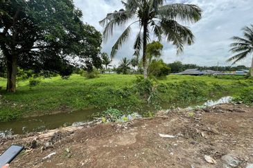 West Port, Pulau Indah