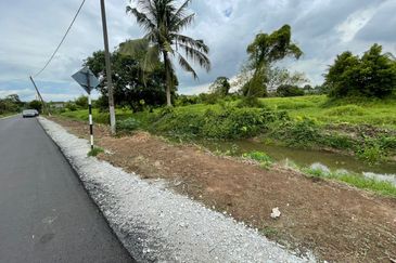 West Port, Pulau Indah