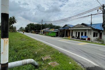 West Port, Pulau Indah