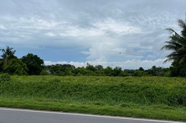 West Port, Pulau Indah