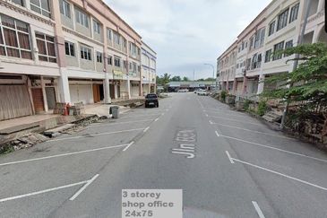 3 Storey Shop Office In Bandar Baru Nilai Putra Point, Nilai,  Selling Cheap