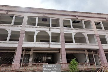 3 Storey Shop Office In Bandar Baru Nilai Putra Point, Nilai,  Selling Cheap