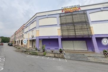 3 Storey Shop Office In Bandar Baru Nilai Putra Point, Nilai,  Selling Cheap