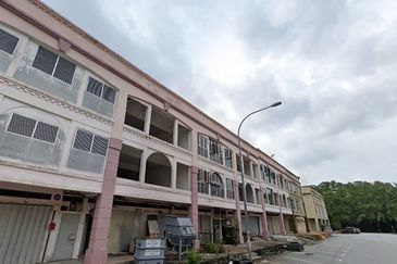 3 Storey Shop Office In Bandar Baru Nilai Putra Point, Nilai,  Selling Cheap