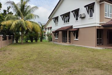 Ayu Qaseh, Alam Nusantara